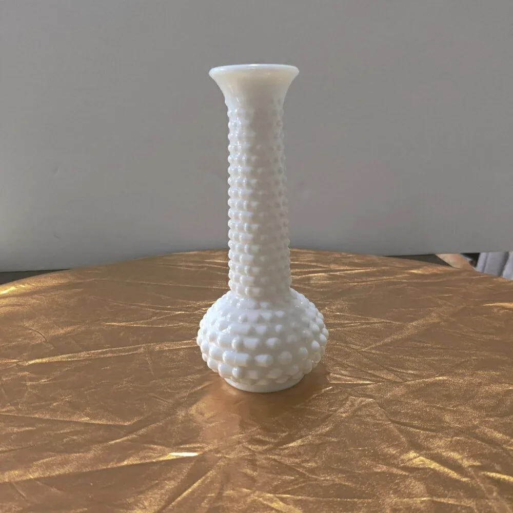 E.O. Brody, White Milkglass Vase in Great condition. 8